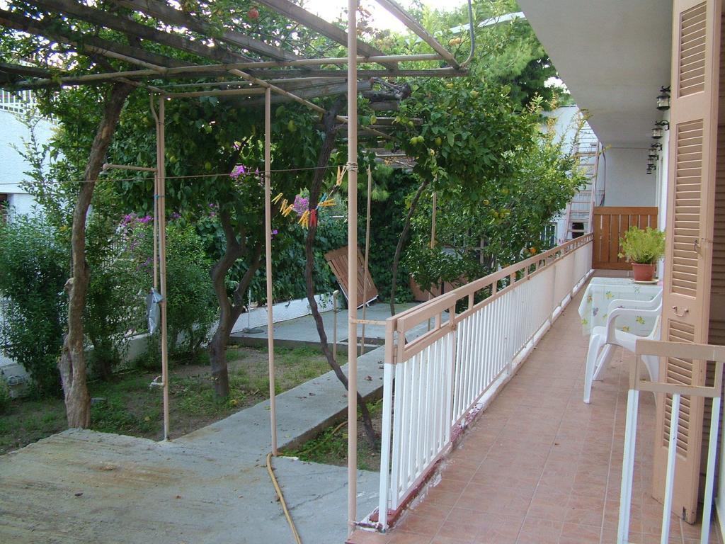 George'S Apartment Agia Marina  Zimmer foto