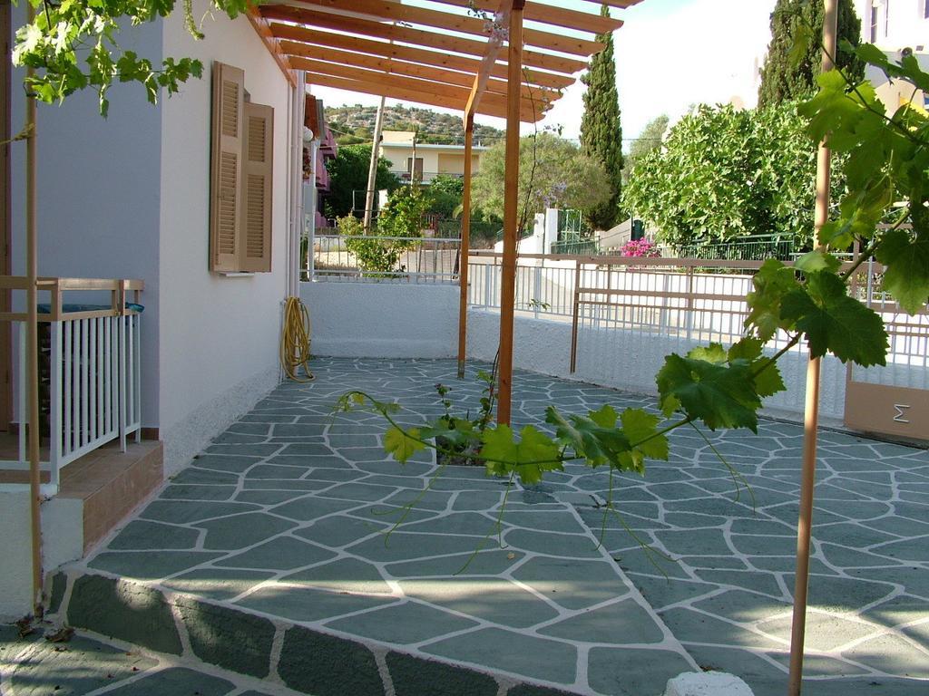 George'S Apartment Agia Marina  Zimmer foto